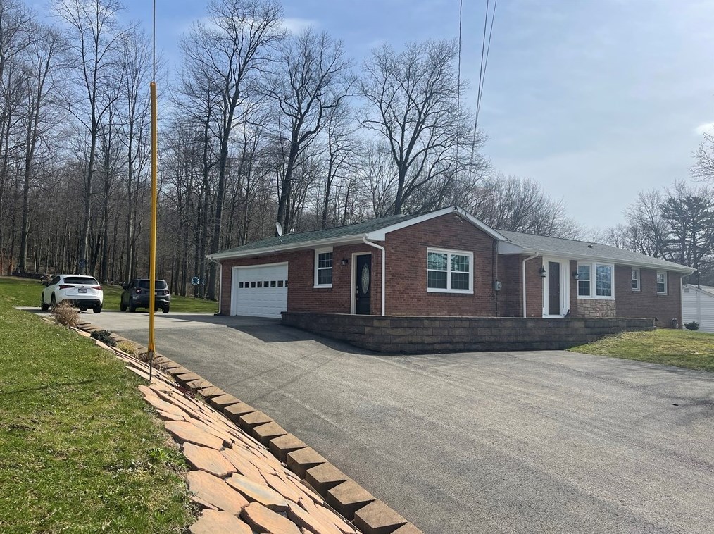 2051 S Hermitage Rd, Hermitage, PA 16148