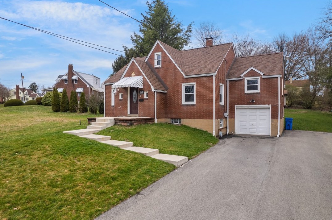121 Rodgers Dr, New Kensington, PA 15068