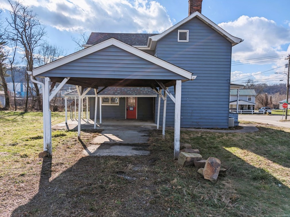 211 W Wine St, South Connellsville, PA 15425