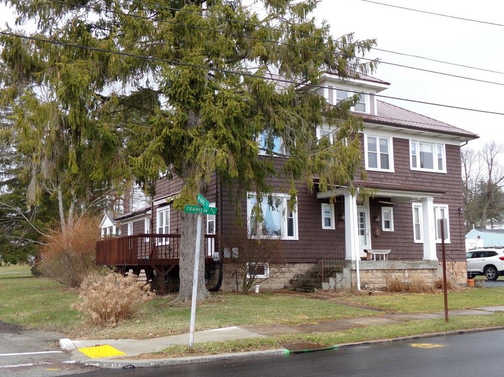 318 S Franklin Ave, Somerset, PA 15501