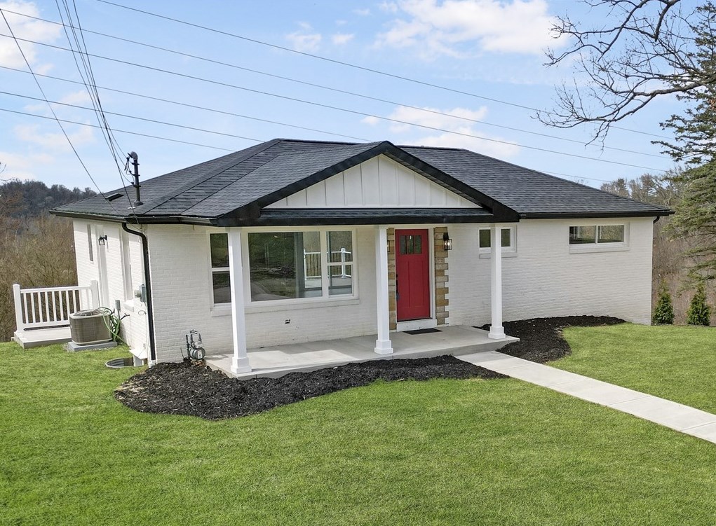 1769 Woodside Dr, Ambridge, PA 15003