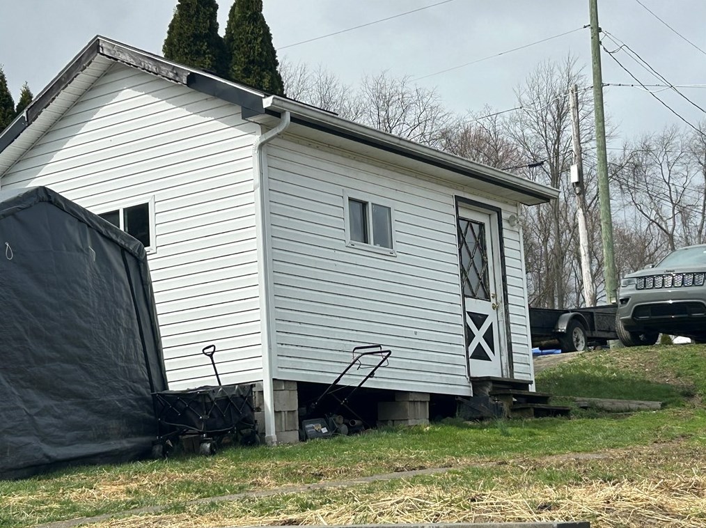 619 1st St, Vanderbilt, PA 15486