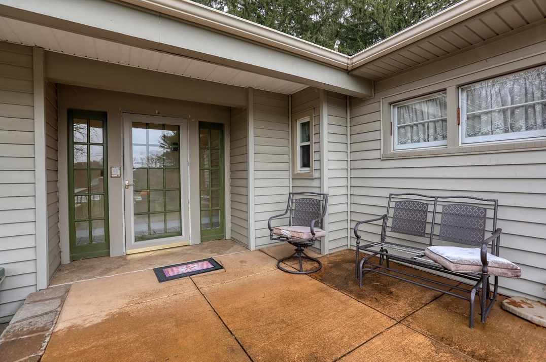123 Creighton St, Beaver Falls, PA 15010-1225