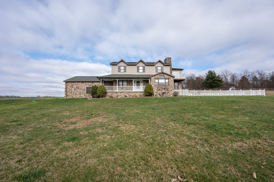 20 Mcmahan Ln, Latrobe, PA 15650-4124
