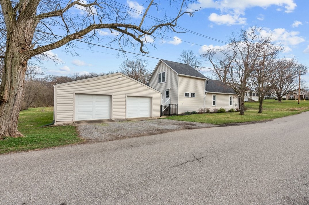310 Linden St, Zelienople, PA 16063