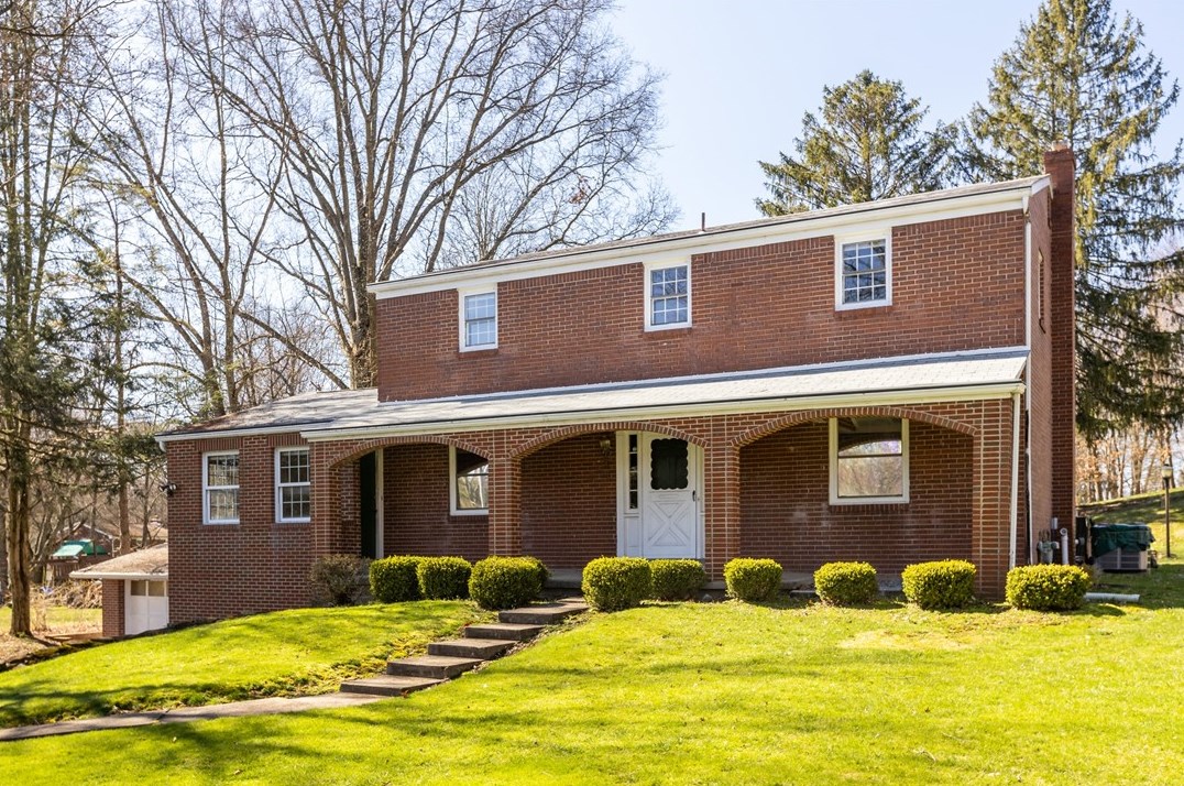 110 Wyndwood Rd, Bradfordwoods, PA 15015
