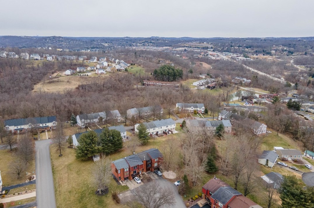 228 Glen Spring Cir, Canonsburg, PA 15317