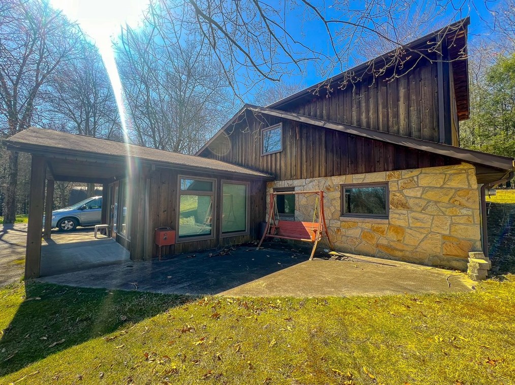 505 Preston Dr, Butler, PA 16001-2935