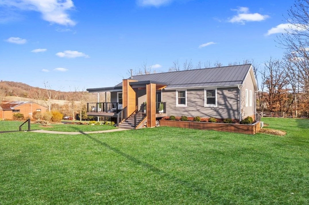 115 Caromar Dr, Seven Fields, PA 16046-2605