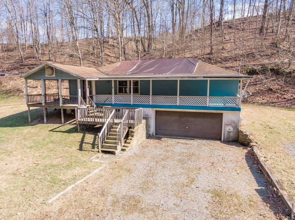 304 Baker Rd, Vandergrift, PA 15690