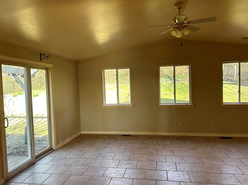 605 Julia Dr, Canonsburg, PA 15317