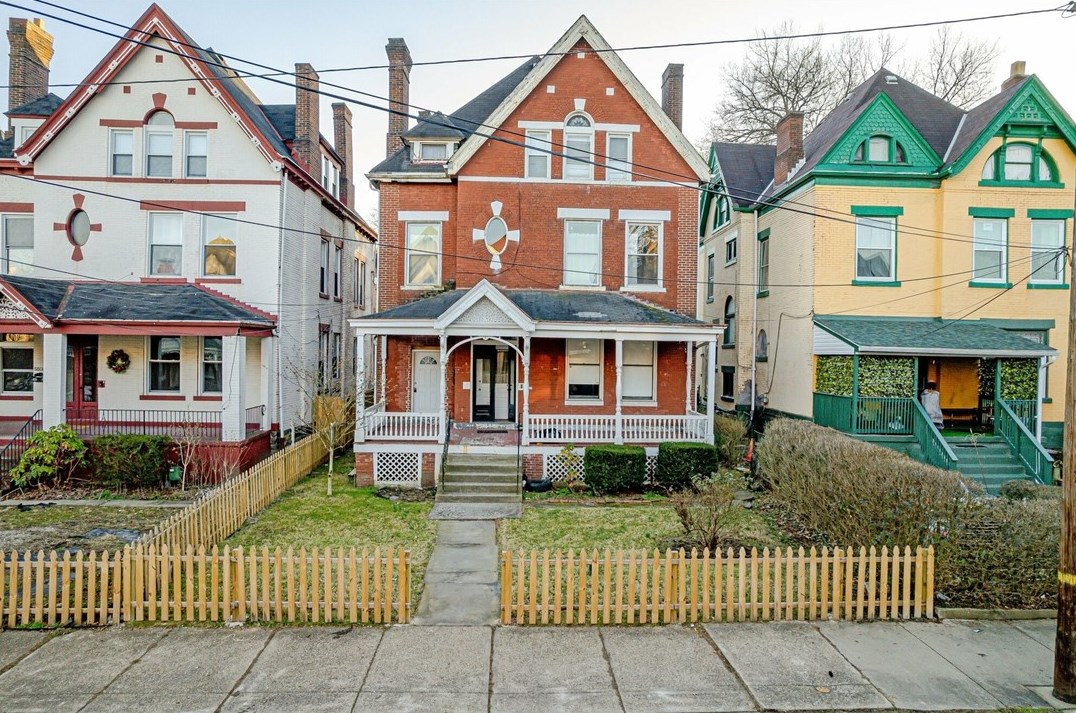 5498 Hays St, Pittsburgh, PA 15206