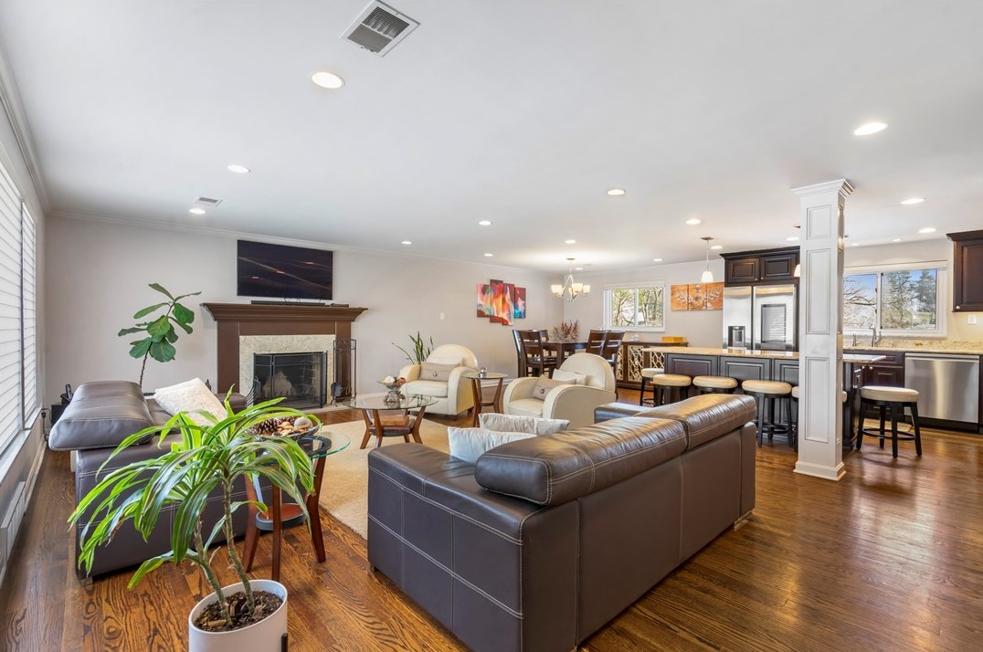 2509 Giant Oaks Dr, Pittsburgh, PA 15241-2811