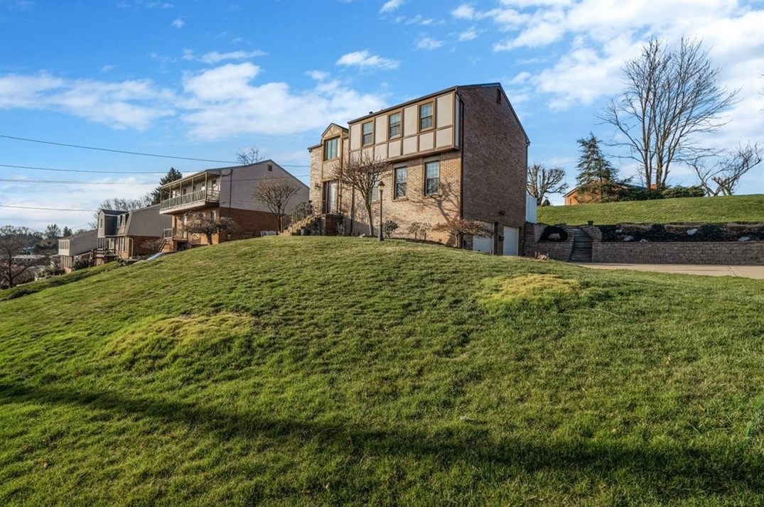 6817 Kevin Dr, Bethel Park, PA 15102-3031