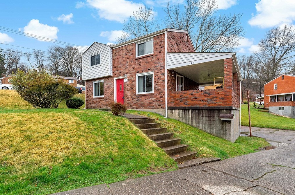 203 Jacob Dr, Pittsburgh, PA 15235-1723