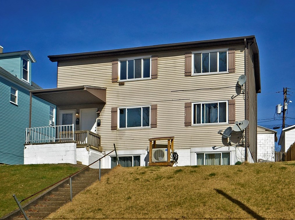 14 Foster Ave, North Huntingdon, PA 15642