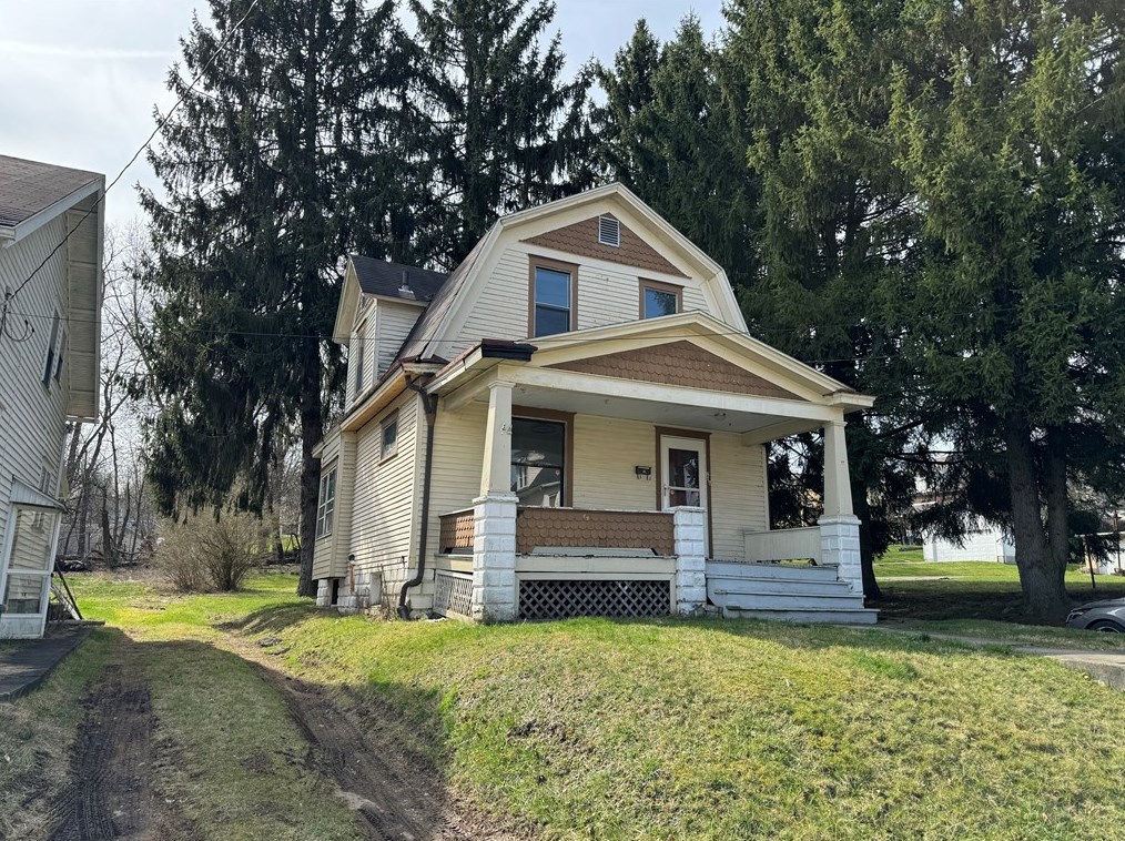 817 Etna St, New Castle, PA 16101