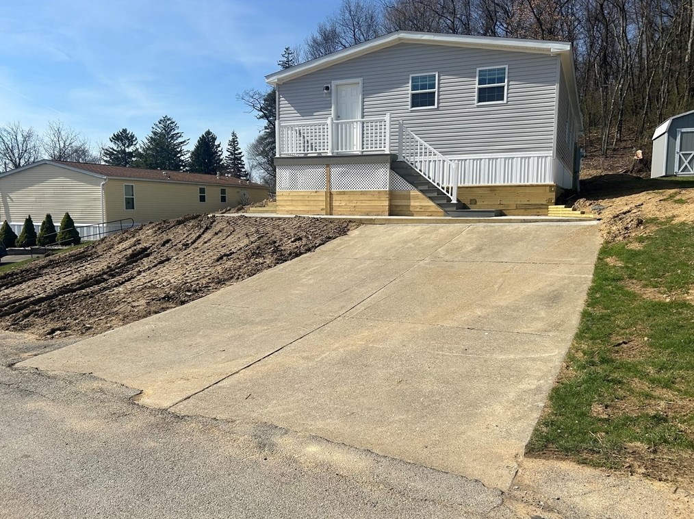 105 Marylynn Ln, Valencia, PA 16059