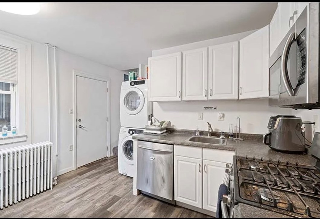 1815 Fox Way, Pittsburgh PA  15203-1731 exterior