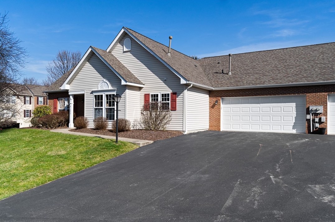 81042 Lost Valley Dr, Seven Fields, PA 16046-4267
