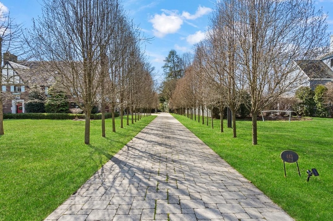 437 Maple Ln, Sewickley, PA 15143