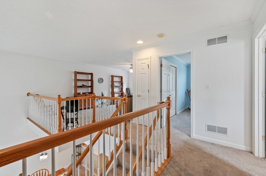 583 Newport Dr, Pittsburgh PA  15235-3239 exterior