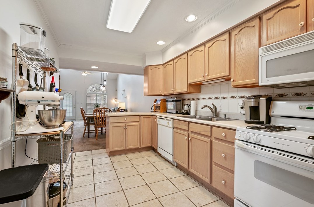 583 Newport Dr, Pittsburgh PA  15235-3239 exterior