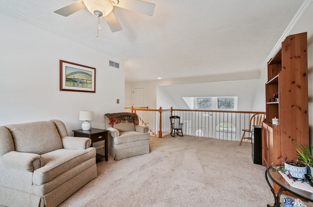 583 Newport Dr, Pittsburgh PA  15235-3239 exterior