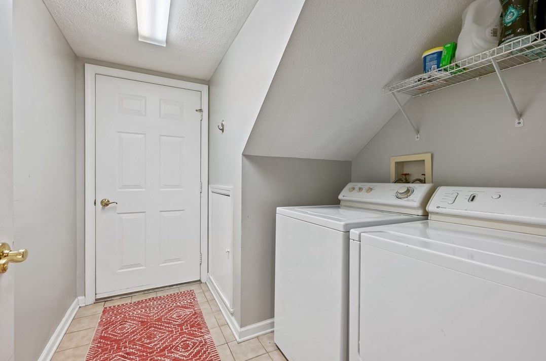 583 Newport Dr, Pittsburgh PA  15235-3239 exterior