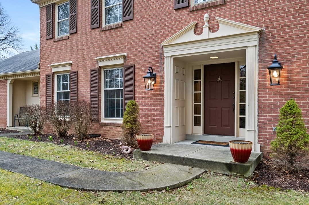 316 Hallsborough Dr, Pittsburgh, PA 15238-1604