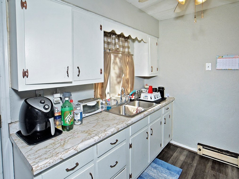 319 Thompson St, Turtle Creek, PA 15145-1214