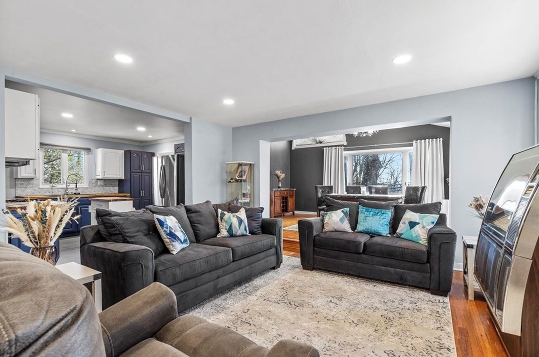 2745 Orlando Pl, Pittsburgh PA  15235-4116 exterior