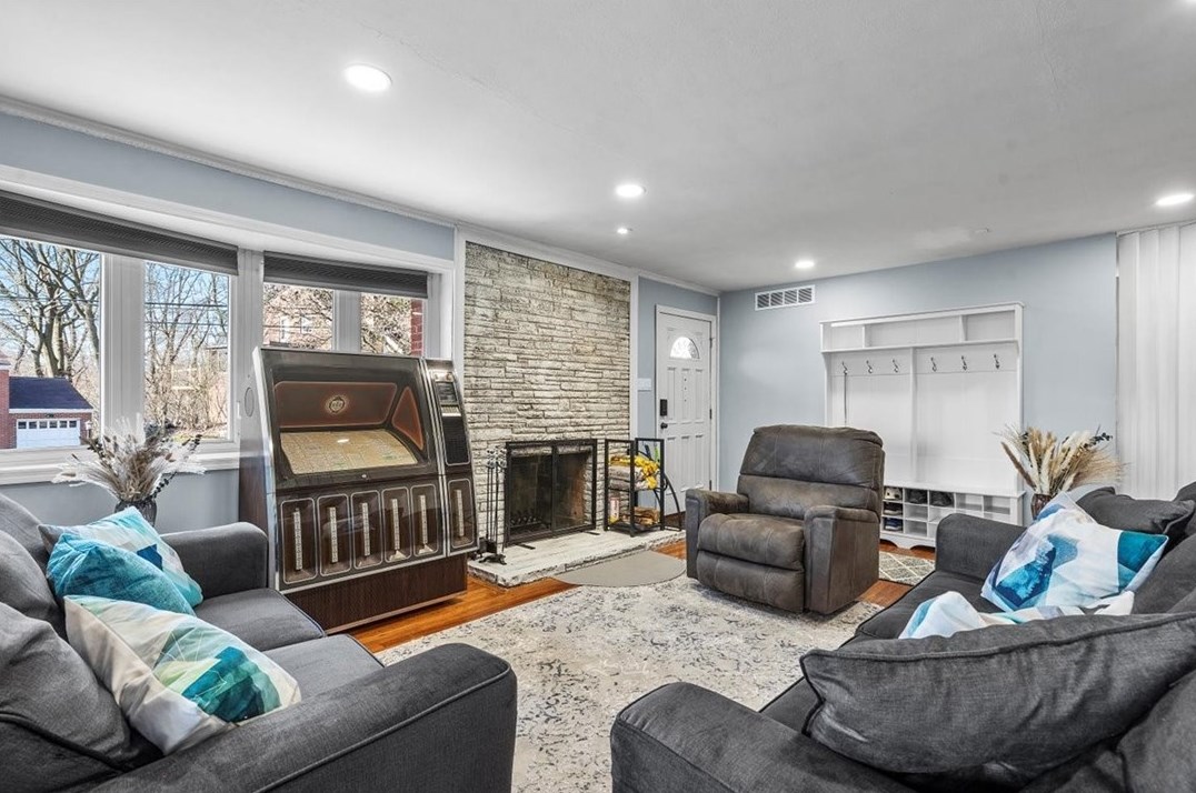 2745 Orlando Pl, Pittsburgh PA  15235-4116 exterior