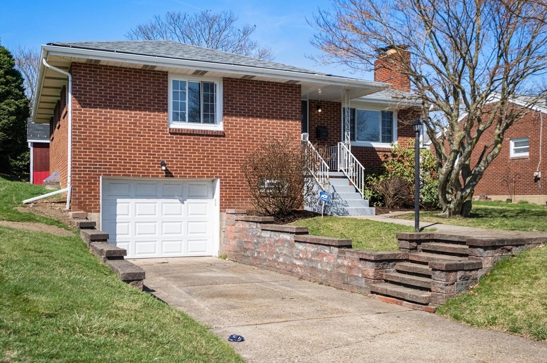 308 Nebraska Dr, New Kensington, PA 15068