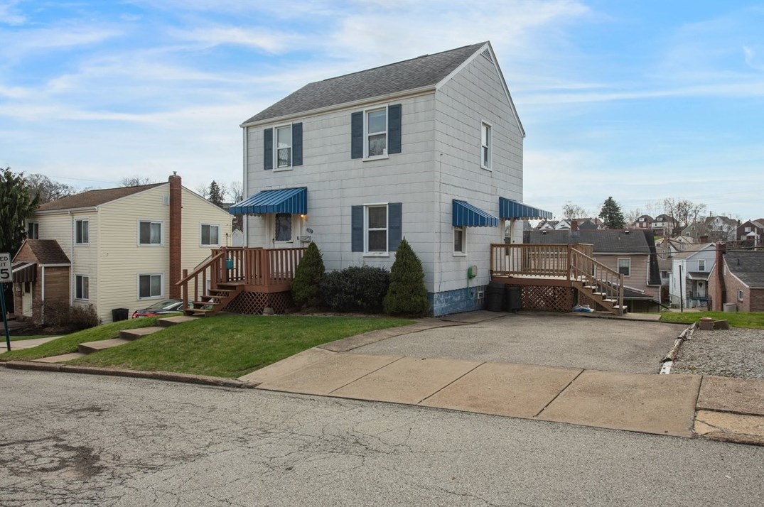 933 Josephine St, East Mckeesport, PA 15035-1320