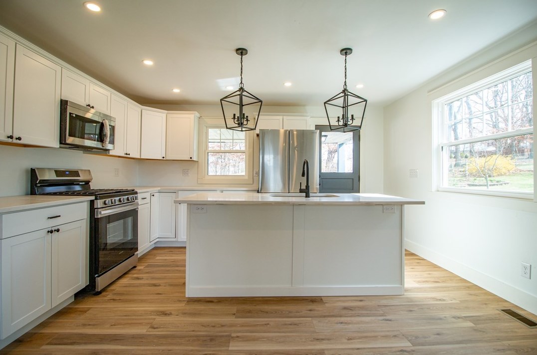 220 Beverly Dr, New Kensington, PA 15068-3208