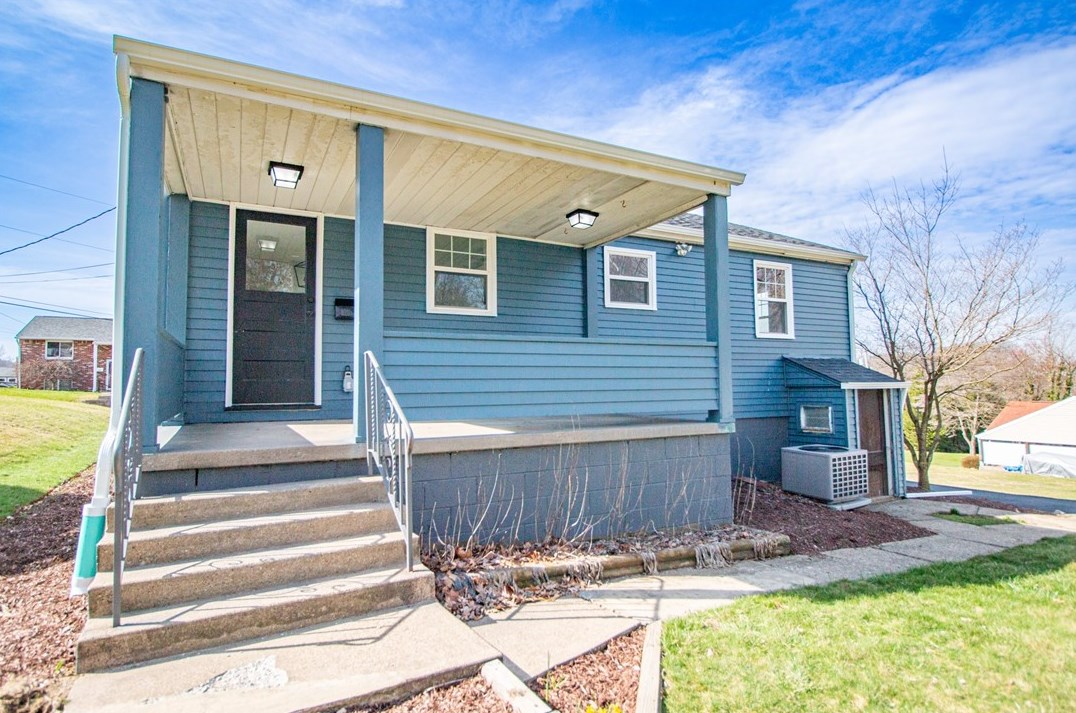 220 Beverly Dr, New Kensington PA  15068-3208 exterior