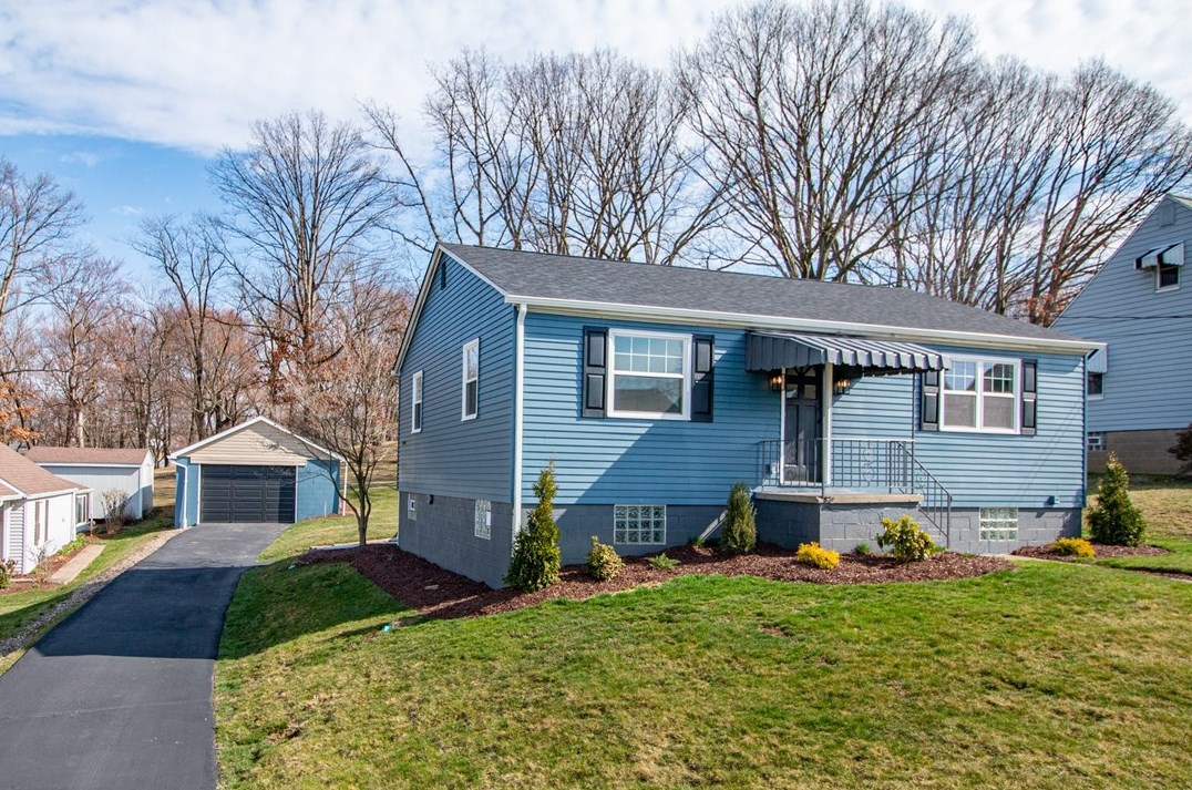 220 Beverly Dr, New Kensington PA  15068-3208 exterior