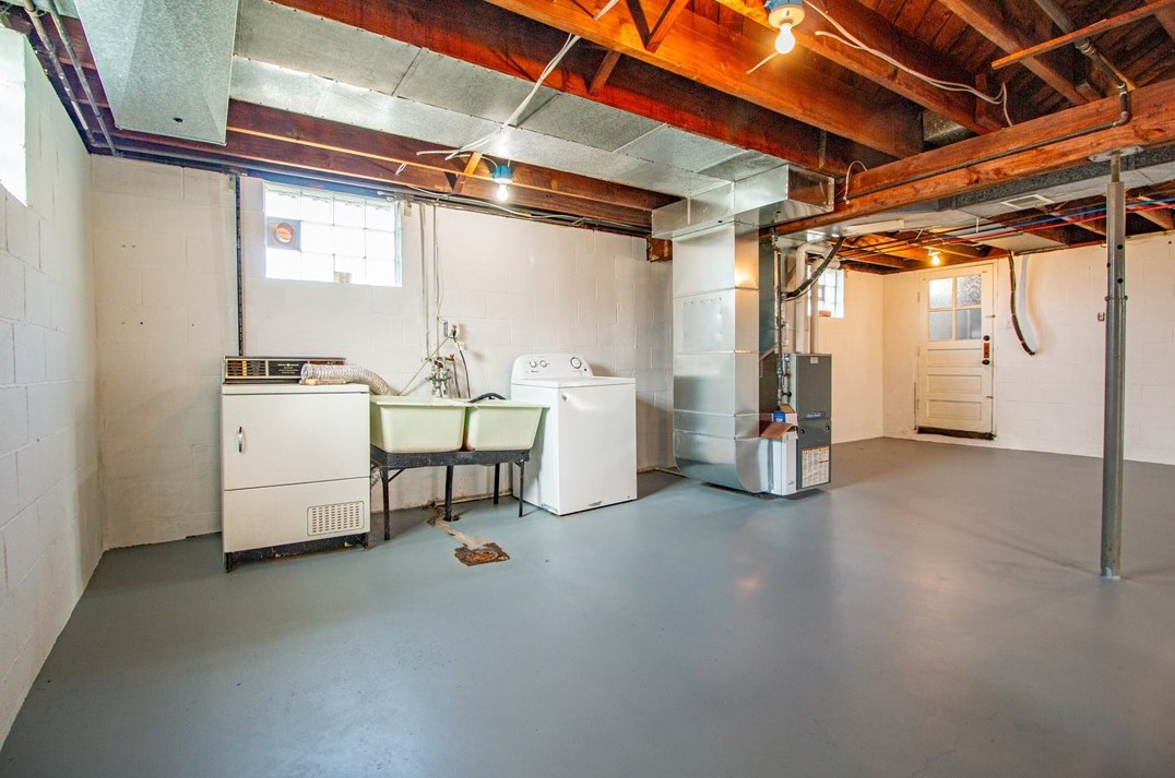 220 Beverly Dr, New Kensington PA  15068-3208 exterior