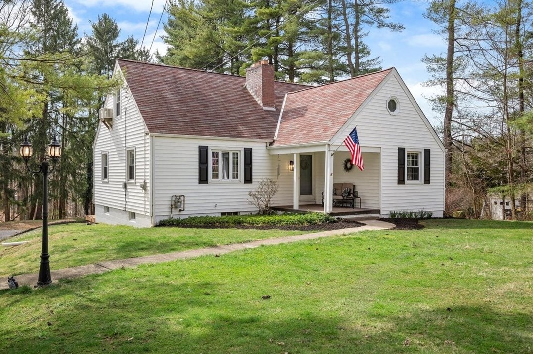 1009 W Sutter Rd, Glenshaw, PA 15116