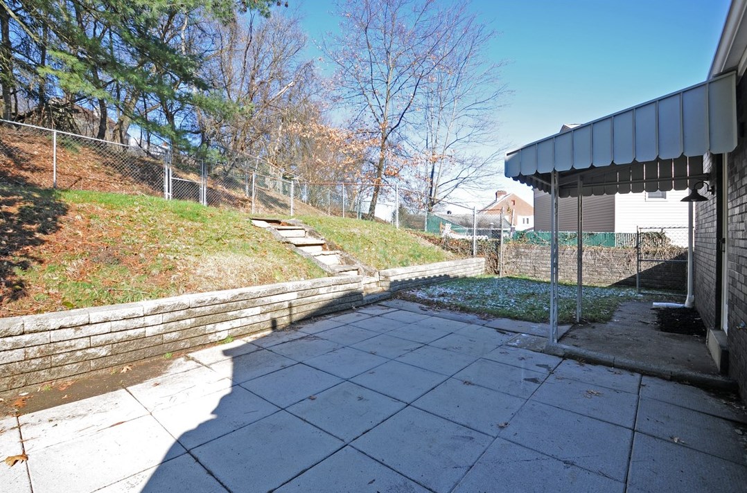 2423 Kingwood St, Pittsburgh PA  15234-3155 exterior