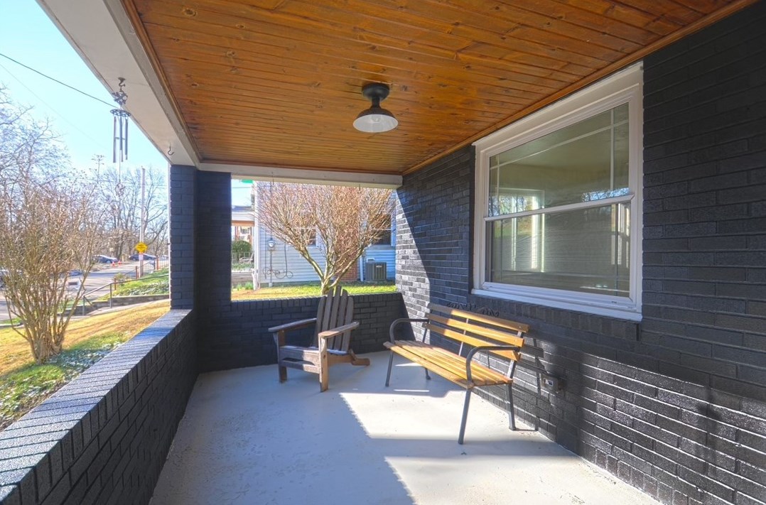 2423 Kingwood St, Pittsburgh PA  15234-3155 exterior