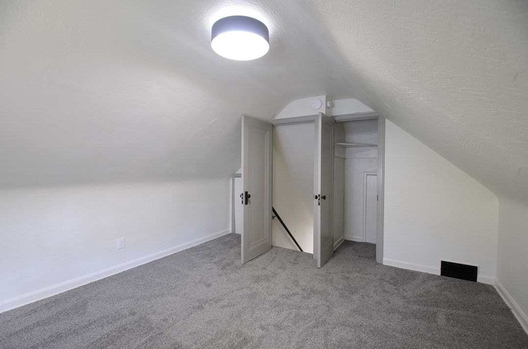 2423 Kingwood St, Pittsburgh PA  15234-3155 exterior