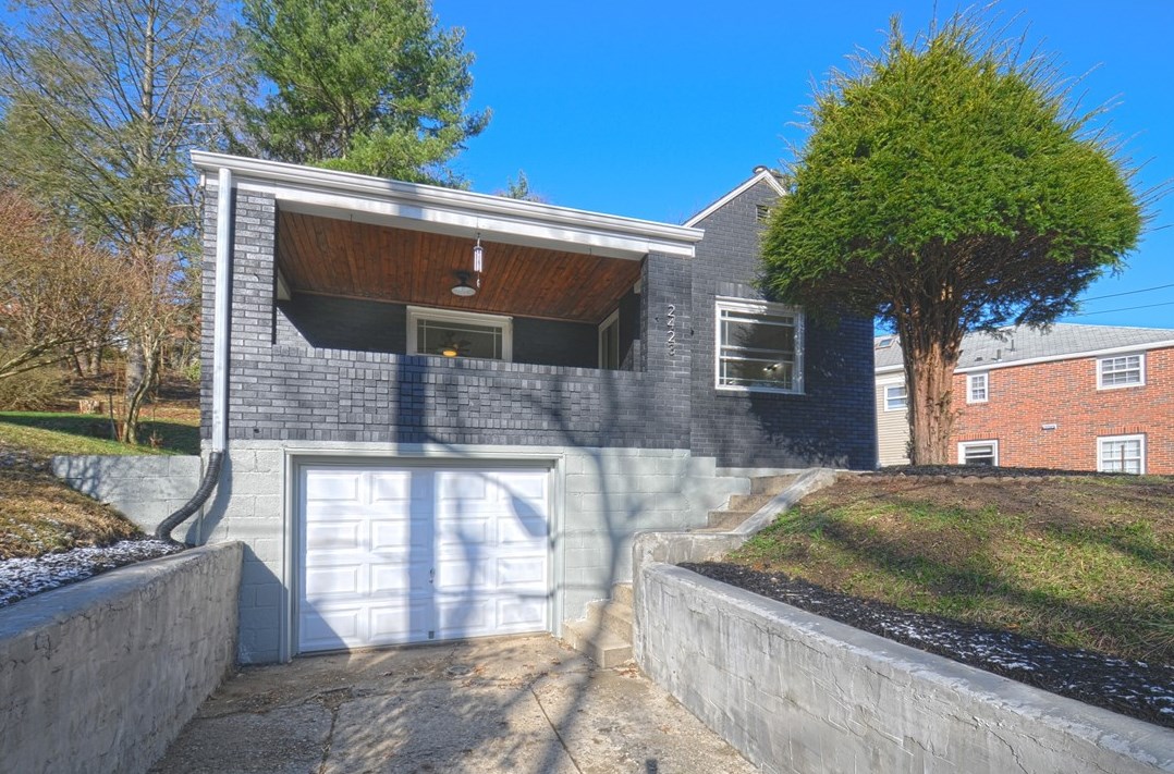 2423 Kingwood St, Pittsburgh PA  15234-3149 exterior