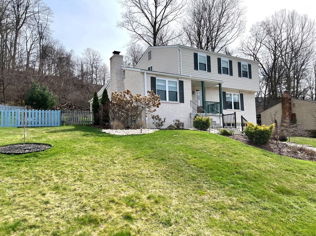 224 Ligonier Ln, New Kensington, PA 15068