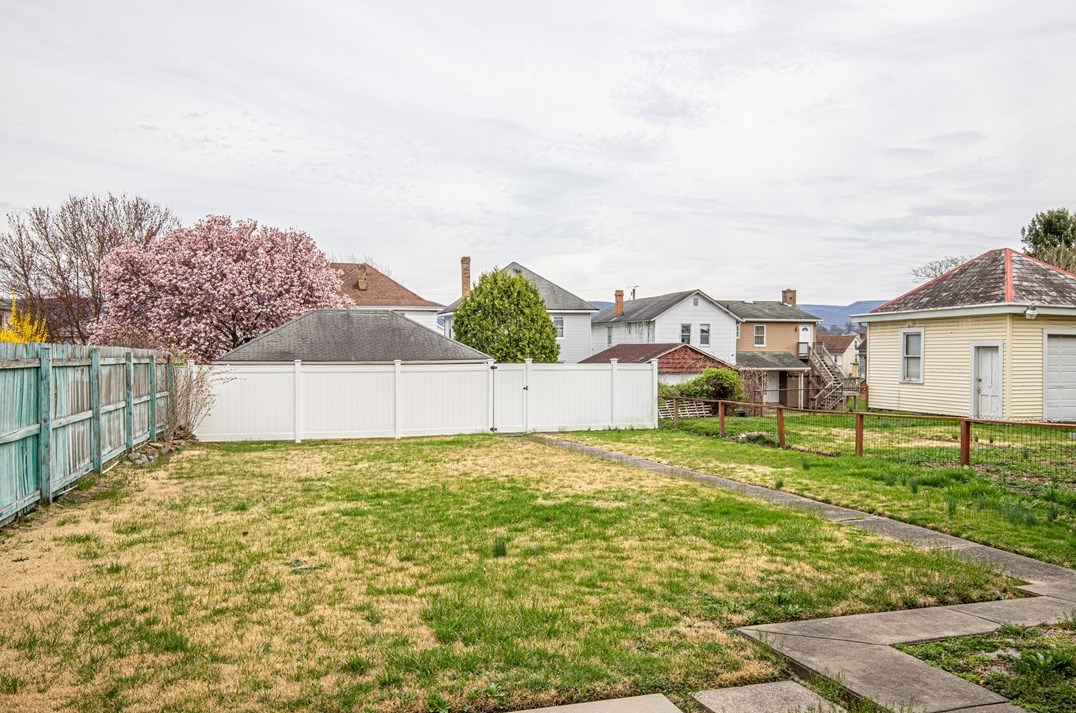 149 Union St, Oliphant Furnace, PA 15401-4725