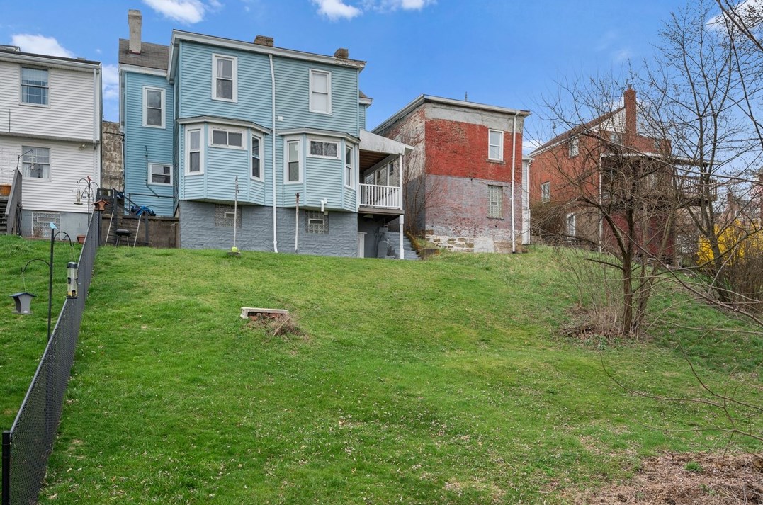 1820 Westmont Ave, Pittsburgh PA 15210-3853 exterior