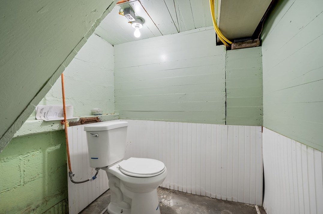 1820 Westmont Ave, Pittsburgh PA 15210-3853 exterior