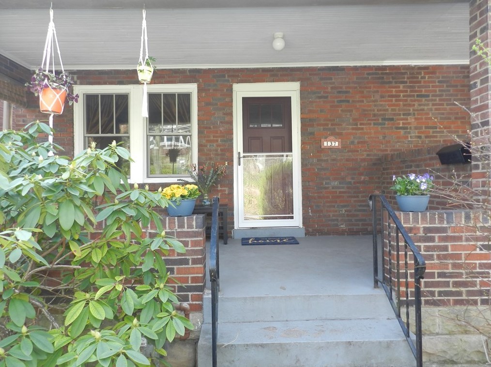 137 Race St, Pittsburgh, PA 15218-1337