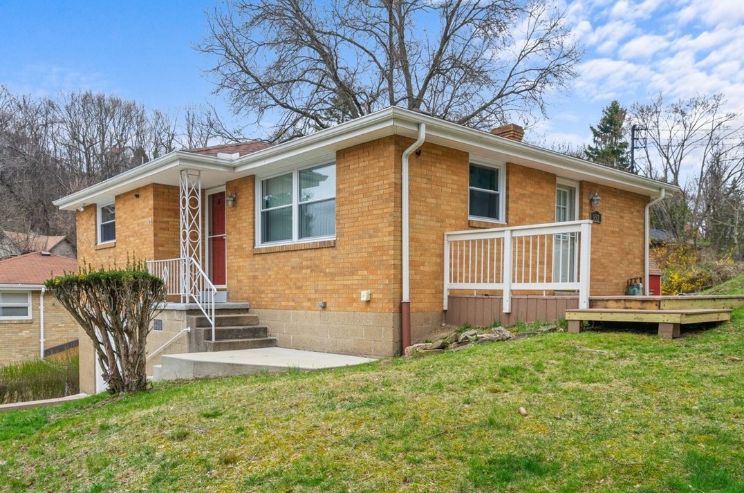 952 Walbridge St, Pittsburgh, PA 15220-5128
